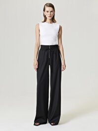 Elastik Bel ve Bağcık Detaylı Pantolon