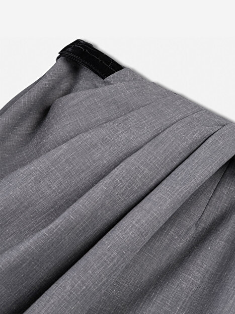 Asimetrik Pile Detaylı Pantolon