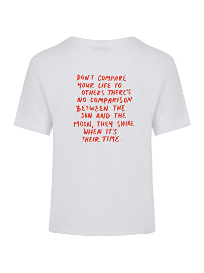 Sırt Slogan Baskılı T-Shirt