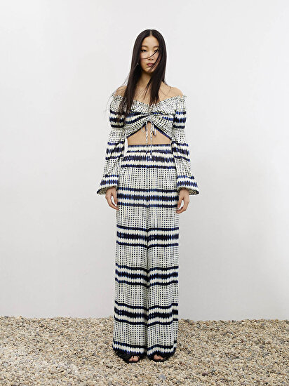 Düşük Omuz Desenli Crop Top