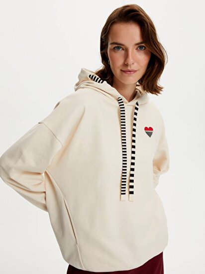 Kalp Baskılı Kapüşonlu Sweatshirt
