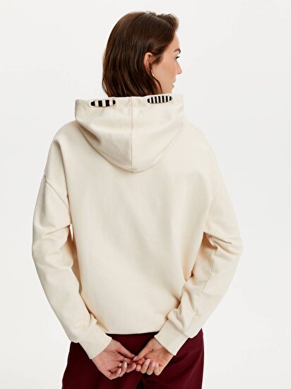 Kalp Baskılı Kapüşonlu Sweatshirt