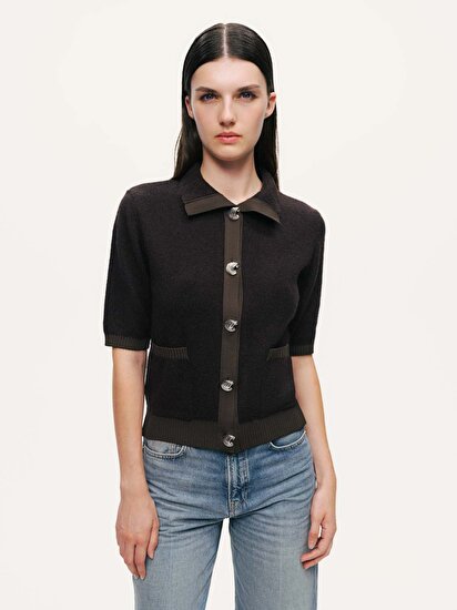 Düğme Aksesuarlı Kontrast Triko