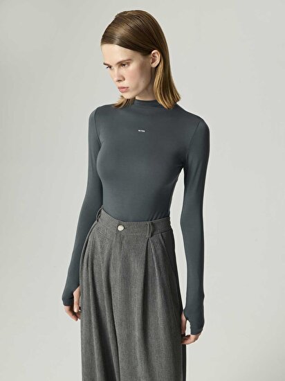 Dik Yaka Logolu Body