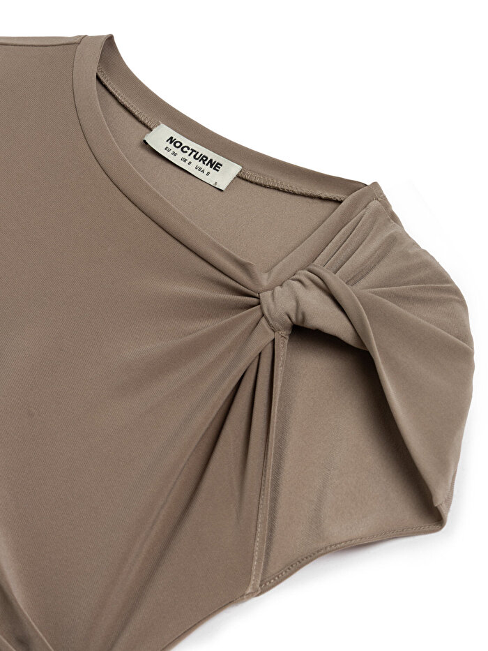 Nocturne Burgu Detaylı Crop Top