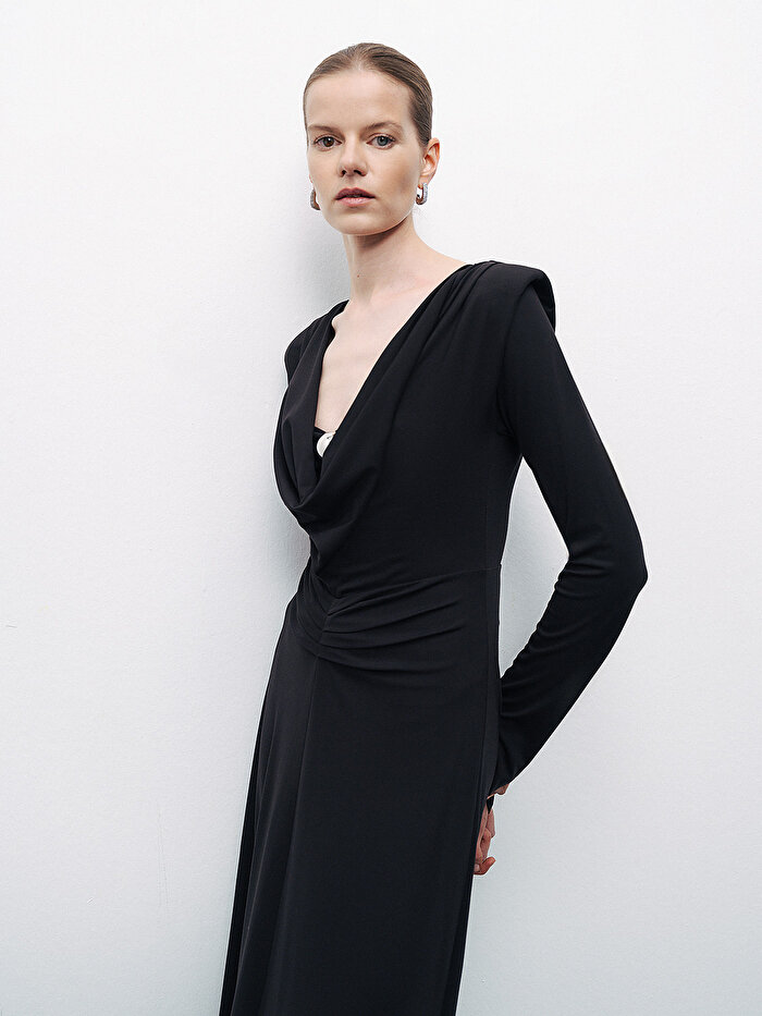 Nocturne Vatkalı Aksesuar Detaylı Maxi Elbise