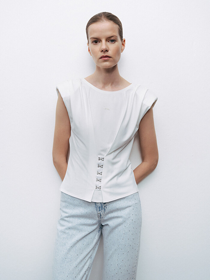 Nocturne Agraf Aksesuar Detaylı Tişört