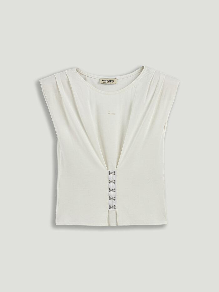 Nocturne Agraf Aksesuar Detaylı Tişört