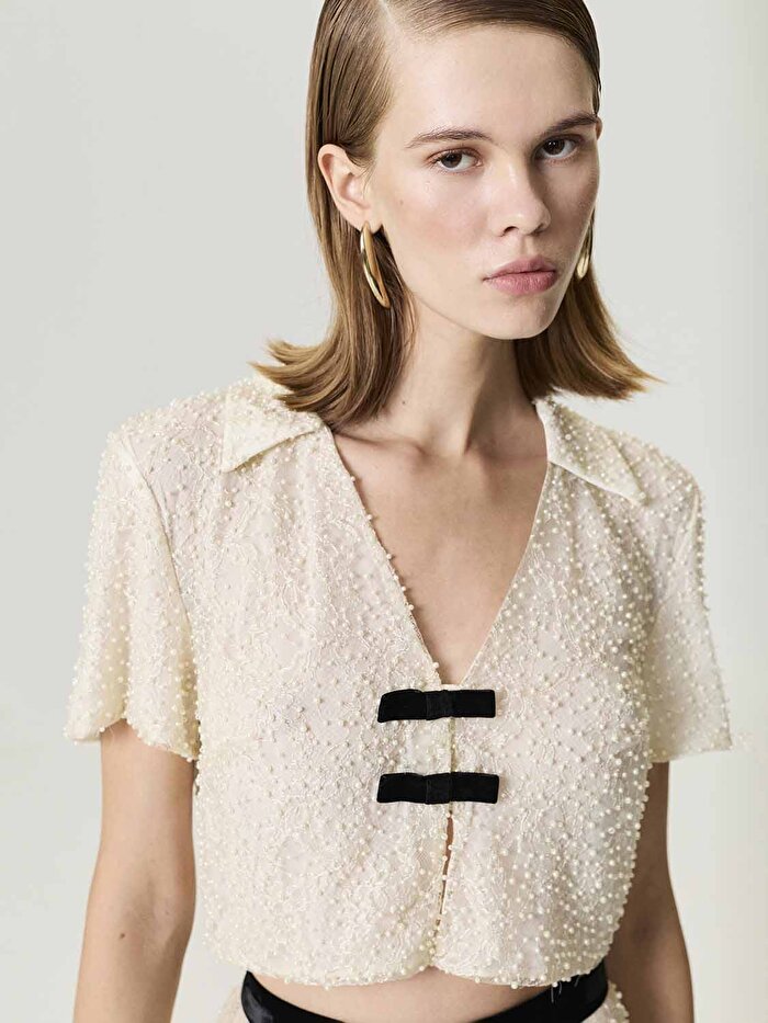 Nocturne İnci İşlemeli Fiyonk Detaylı Bluz