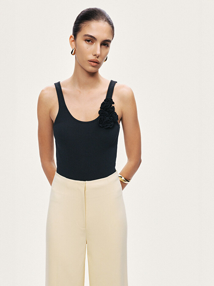 Nocturne Yaka Detaylı Askılı Triko