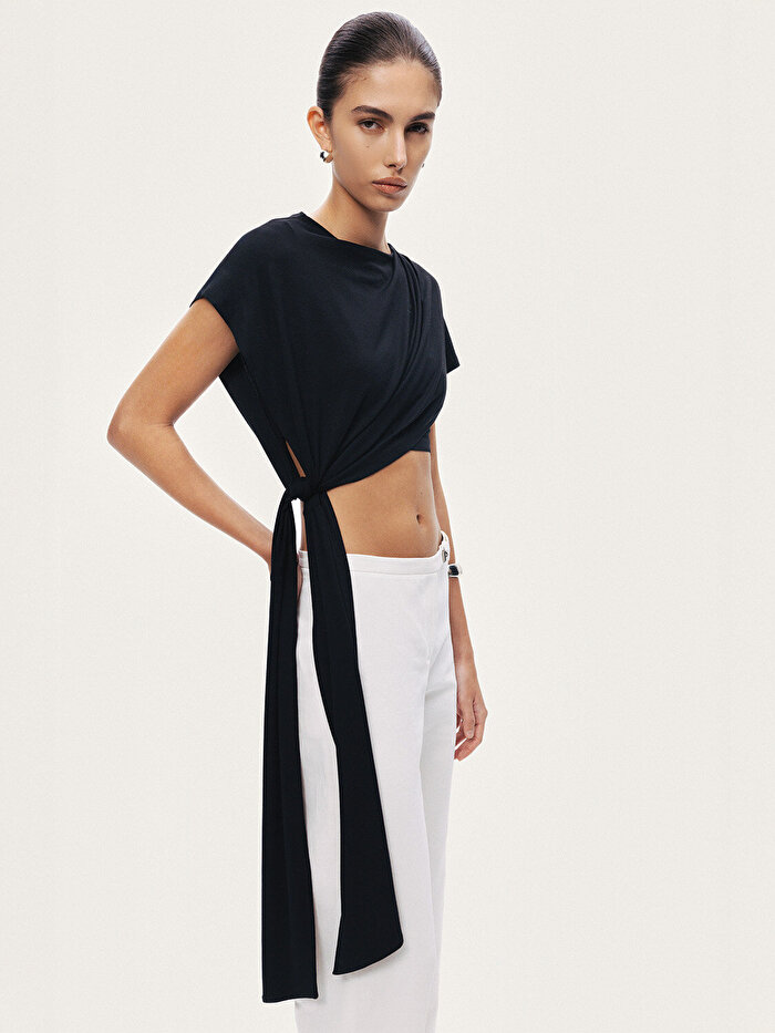 Nocturne Bağlama Detaylı Asimetrik Bluz