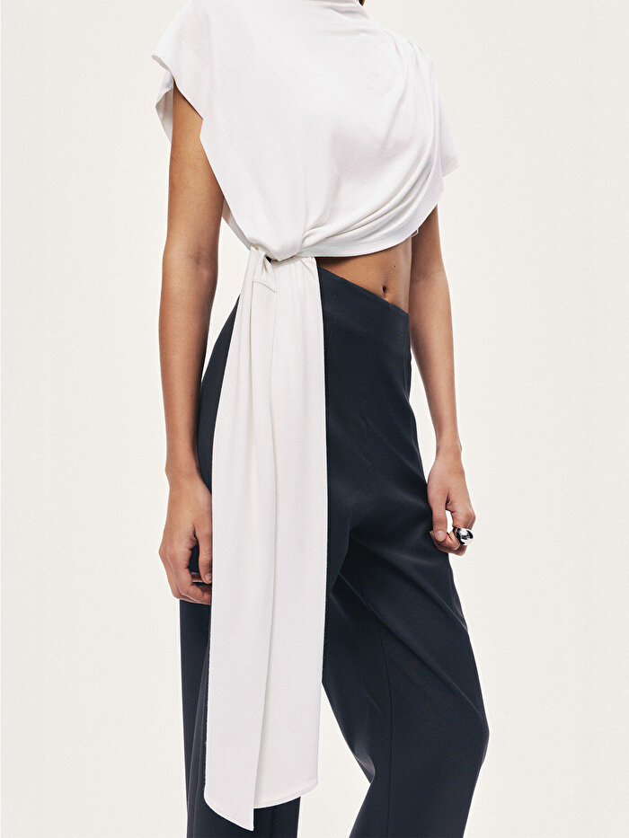 Nocturne Bağlama Detaylı Asimetrik Bluz