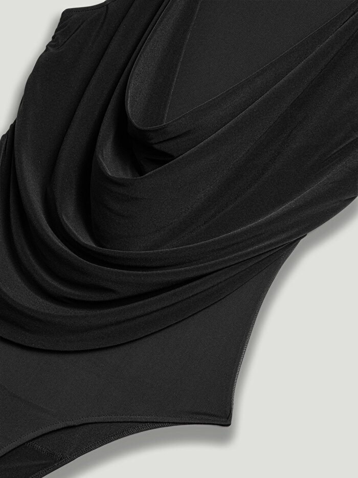 Nocturne Transparan Detaylı Degaje Yaka Body