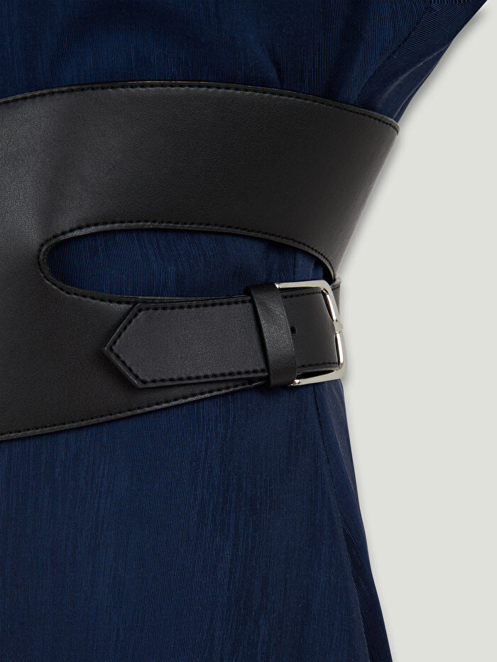 Nocturne V Yaka Kemer Detaylı Midi Elbise