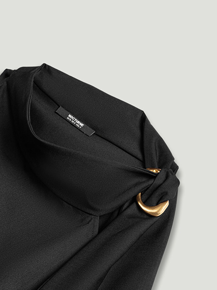 Nocturne Aksesuar Detaylı Dik Yaka Bluz