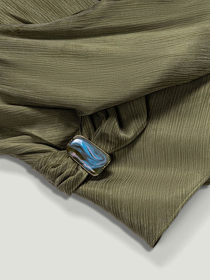 Nocturne Aksesuar Detaylı Halter Yaka Bluz