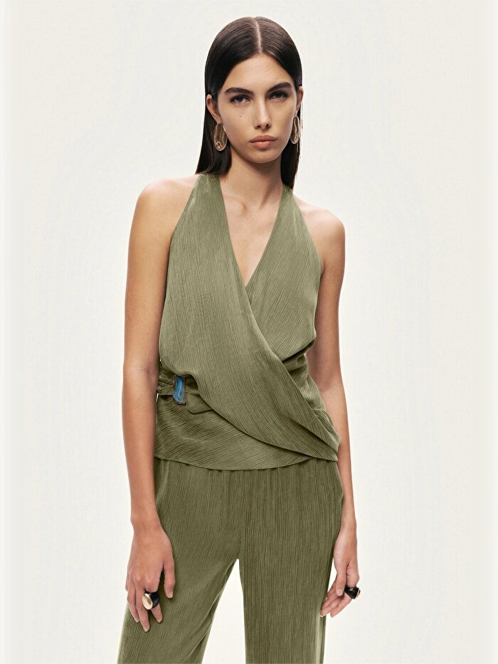 Nocturne Aksesuar Detaylı Halter Yaka Bluz