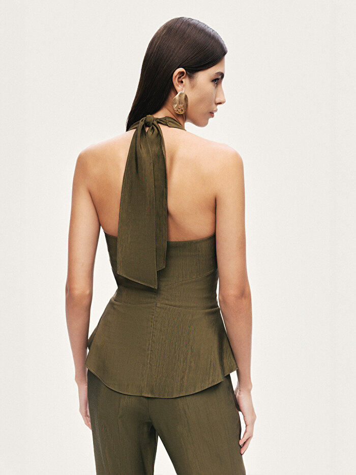 Nocturne Boyundan Bağlamalı Aksesuar Detaylı Bluz