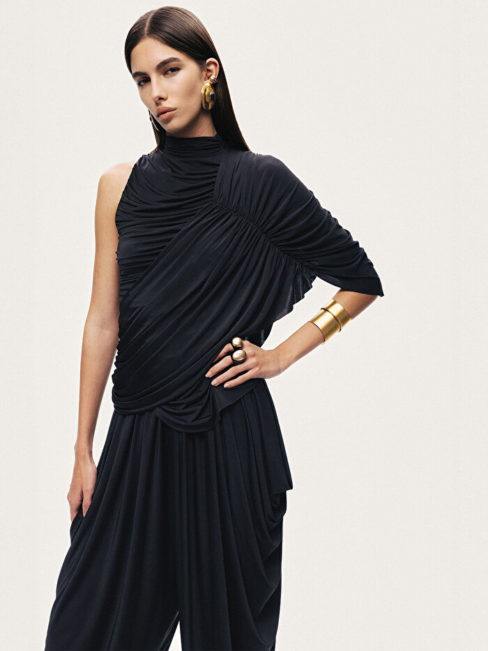 Nocturne Asimetrik Kol Detaylı Drapeli Bluz