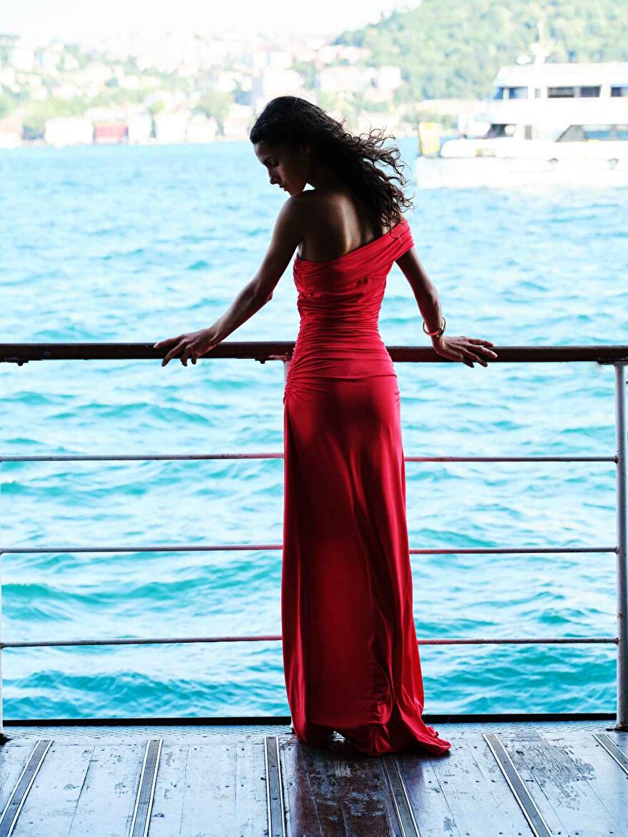 Nocturne Tek Omuz ve Drape Detaylı Maxi Elbise