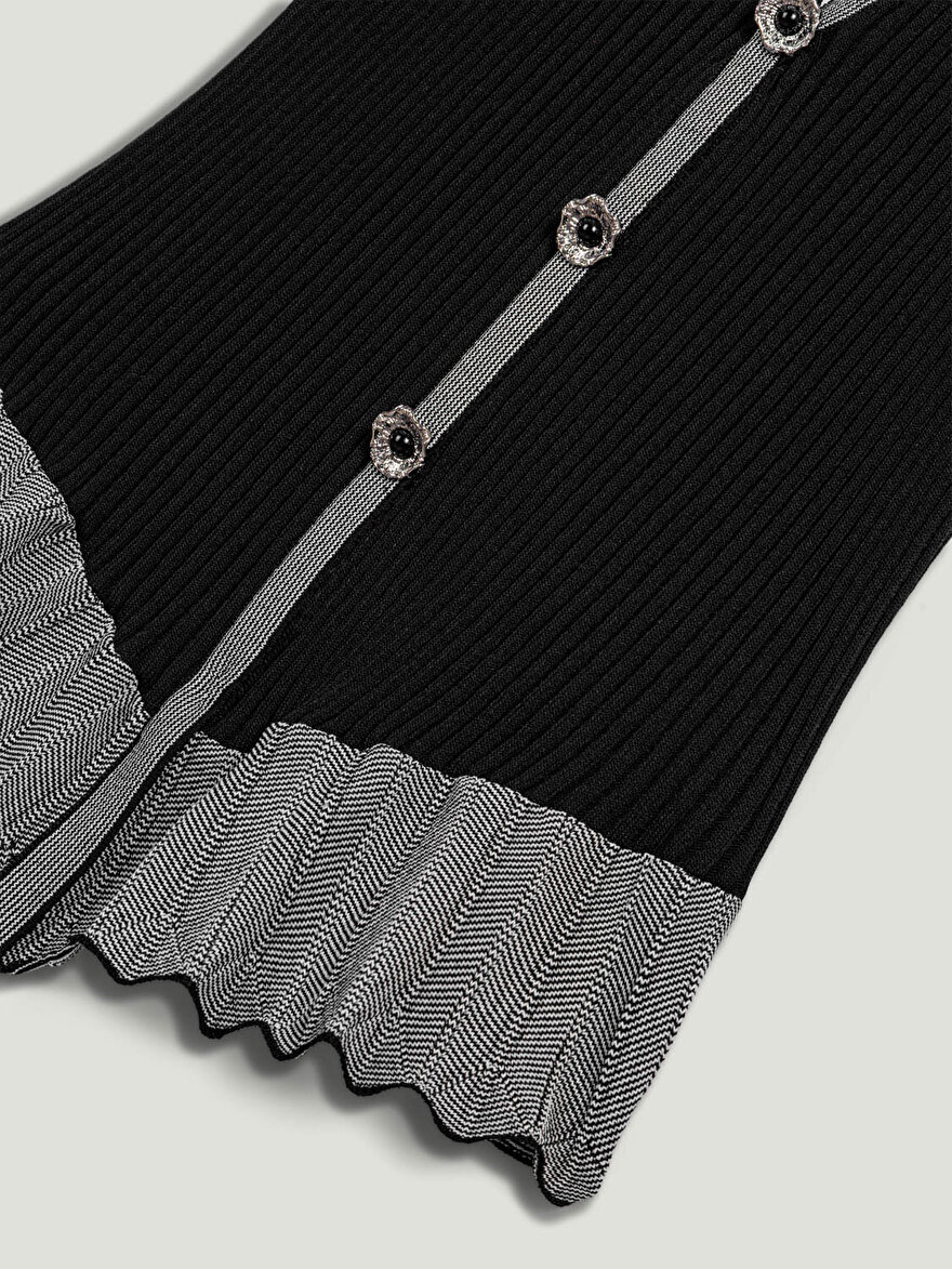 Nocturne Düğme Aksesuarlı Halter Yaka Triko