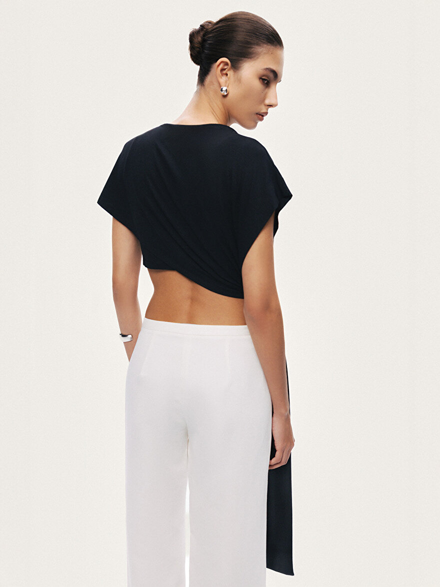 Nocturne Bağlama Detaylı Asimetrik Bluz