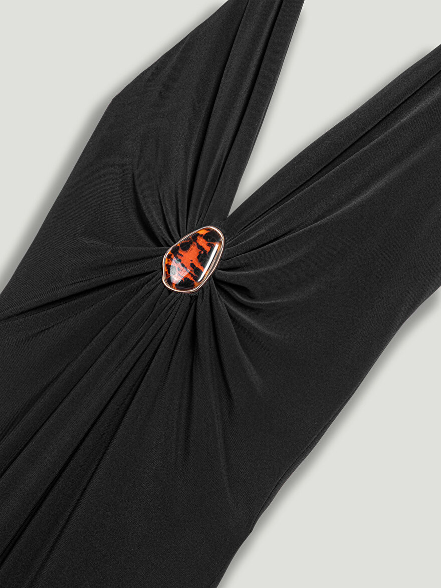 Nocturne Aksesuar Detaylı Dik Yaka Maxi Elbise