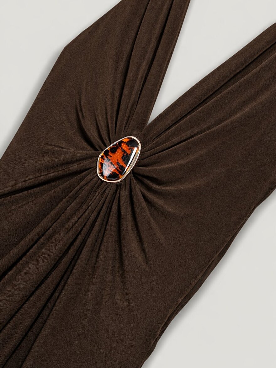 Nocturne Aksesuar Detaylı Dik Yaka Maxi Elbise