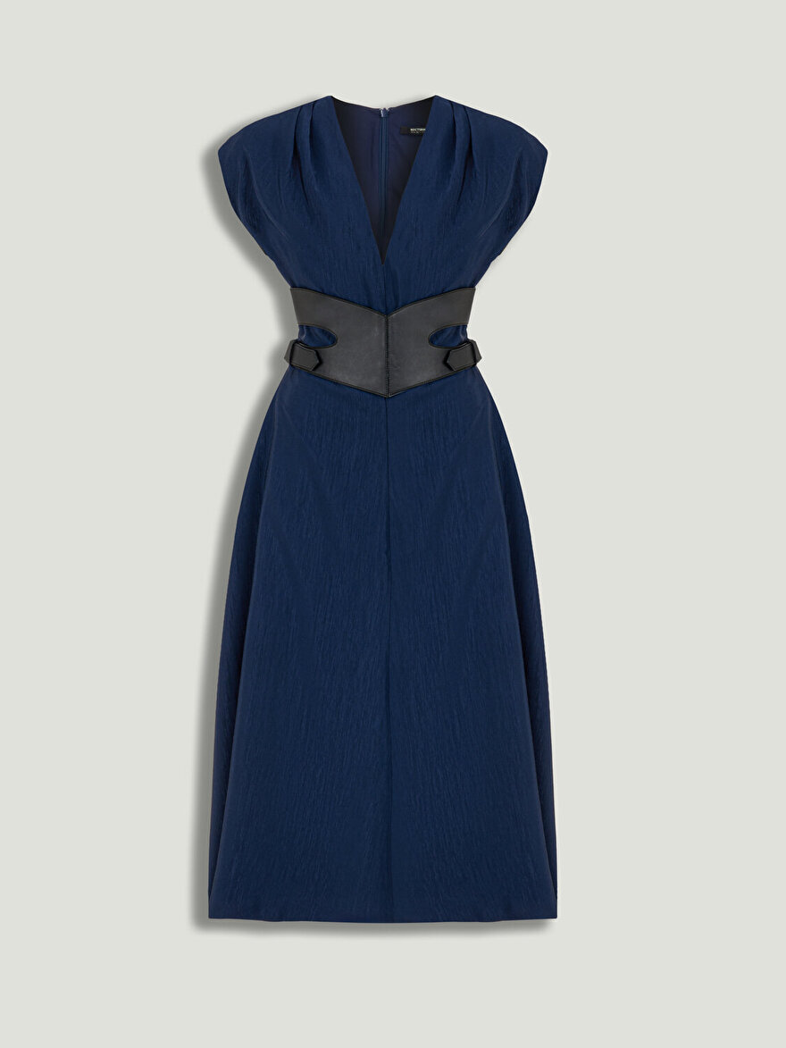 Nocturne V Yaka Kemer Detaylı Midi Elbise