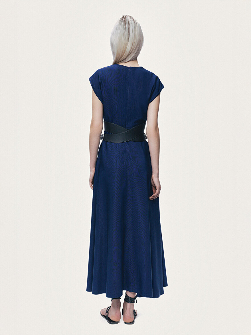 Nocturne V Yaka Kemer Detaylı Midi Elbise