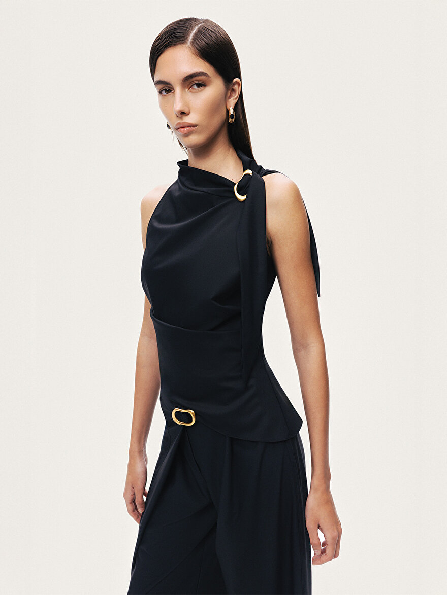 Nocturne Aksesuar Detaylı Dik Yaka Bluz