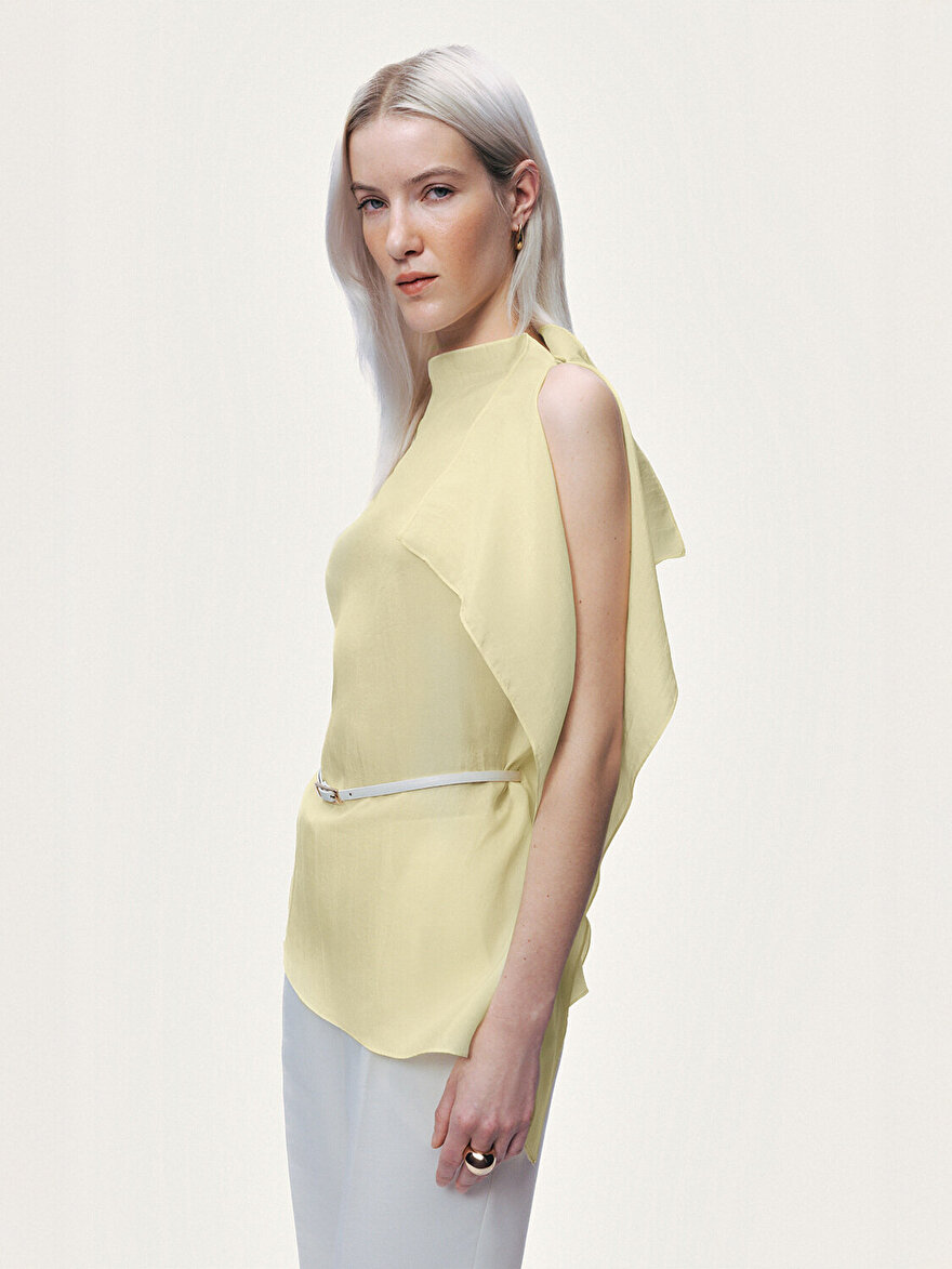 Nocturne Kemer Detaylı Asimetrik Bluz