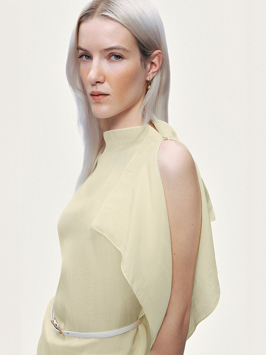 Nocturne Kemer Detaylı Asimetrik Bluz